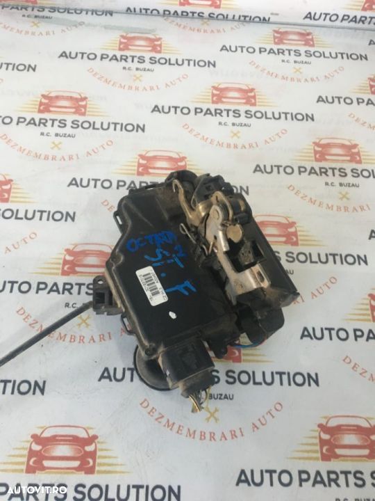 broasca usa stanga fata Skoda Octavia 2 - 1