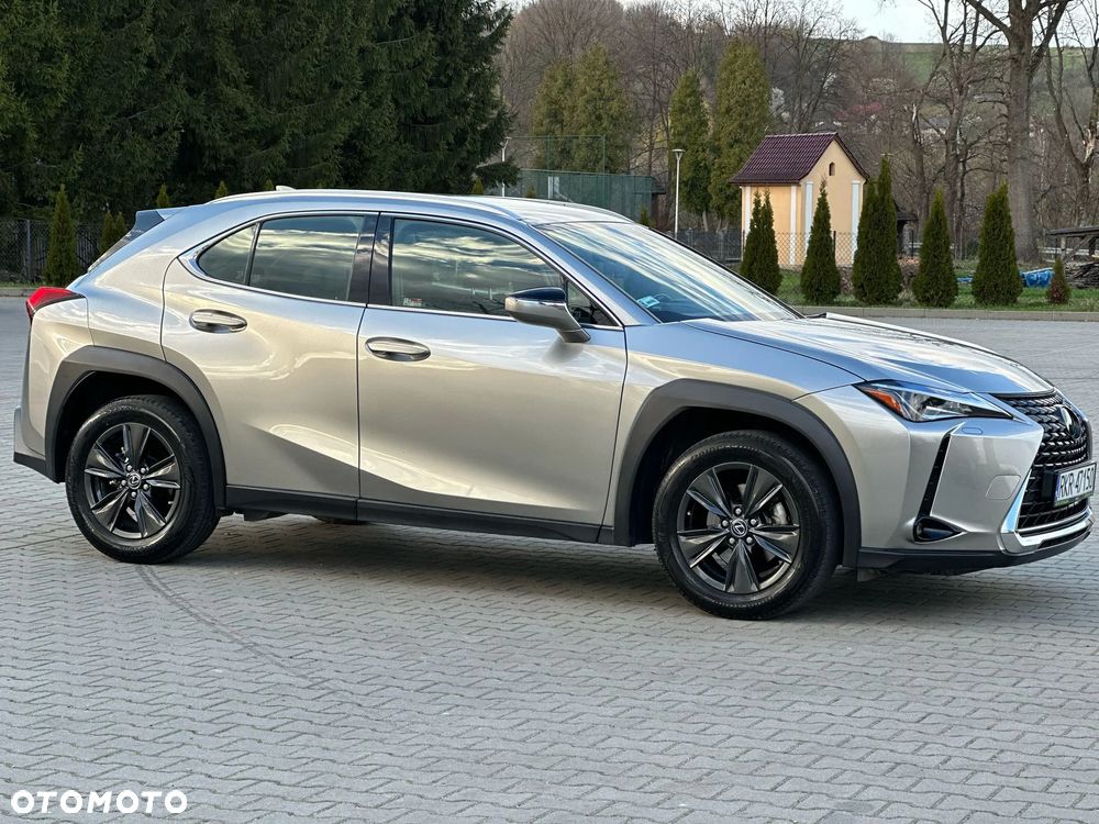 Lexus UX 200 F SPORT - 2