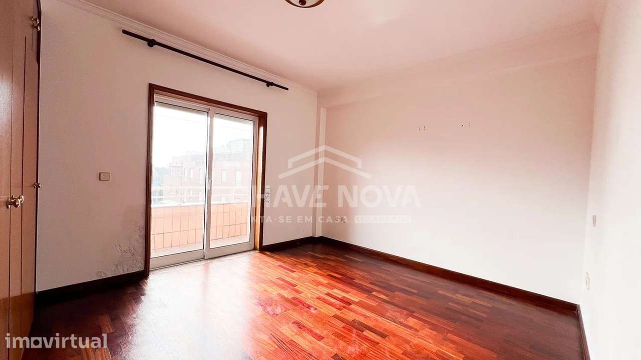 Apartamento T2 c/Lugar de Garagem e Varanda na Madalena - Grande imagem: 3/17