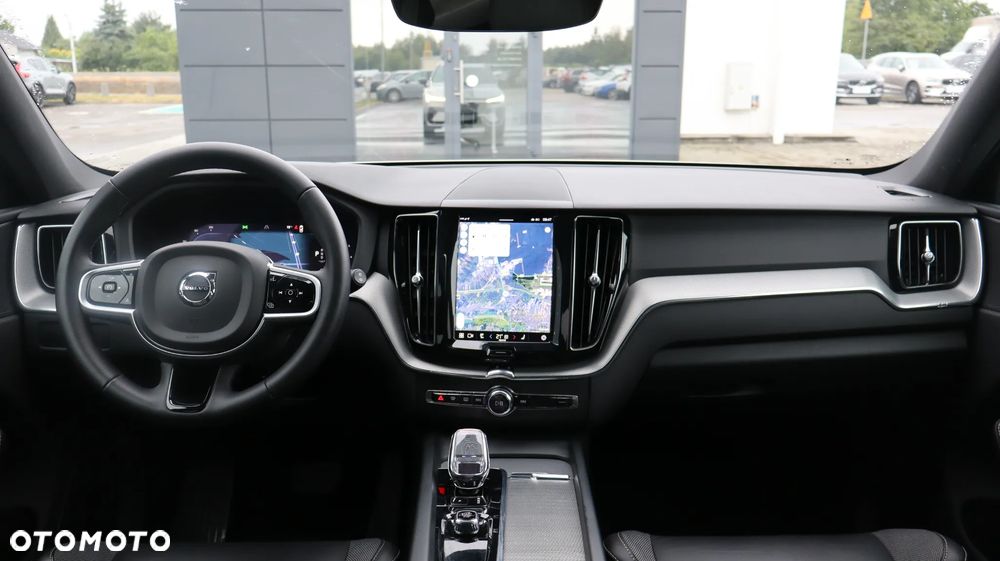 Volvo XC 60 B5 B AWD Plus Dark - 11