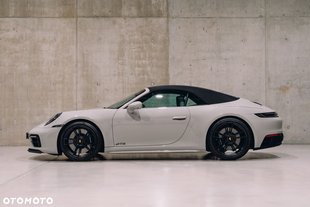 Porsche 911 Carrera 4 GTS - 16