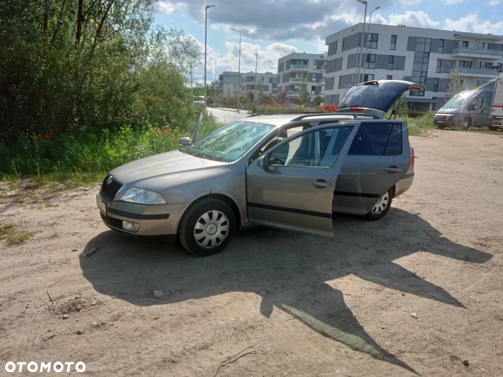 Skoda Octavia 1.6 Ambiente - 2