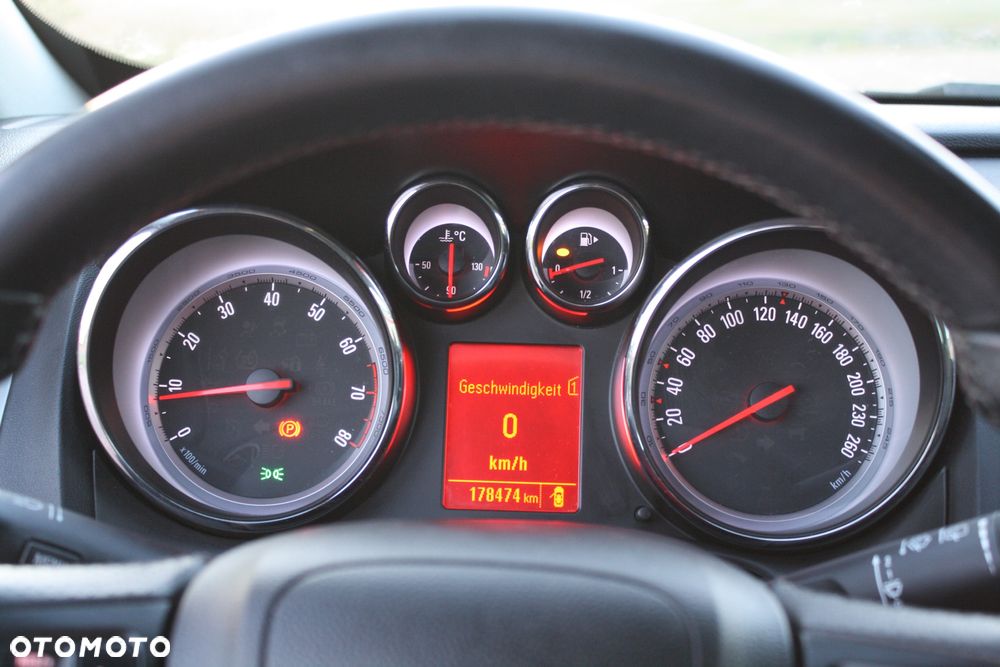 Opel Astra 1.6 Turbo Sport - 9