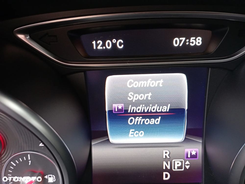 Mercedes-Benz GLA 220 4-Matic AMG Line - 22