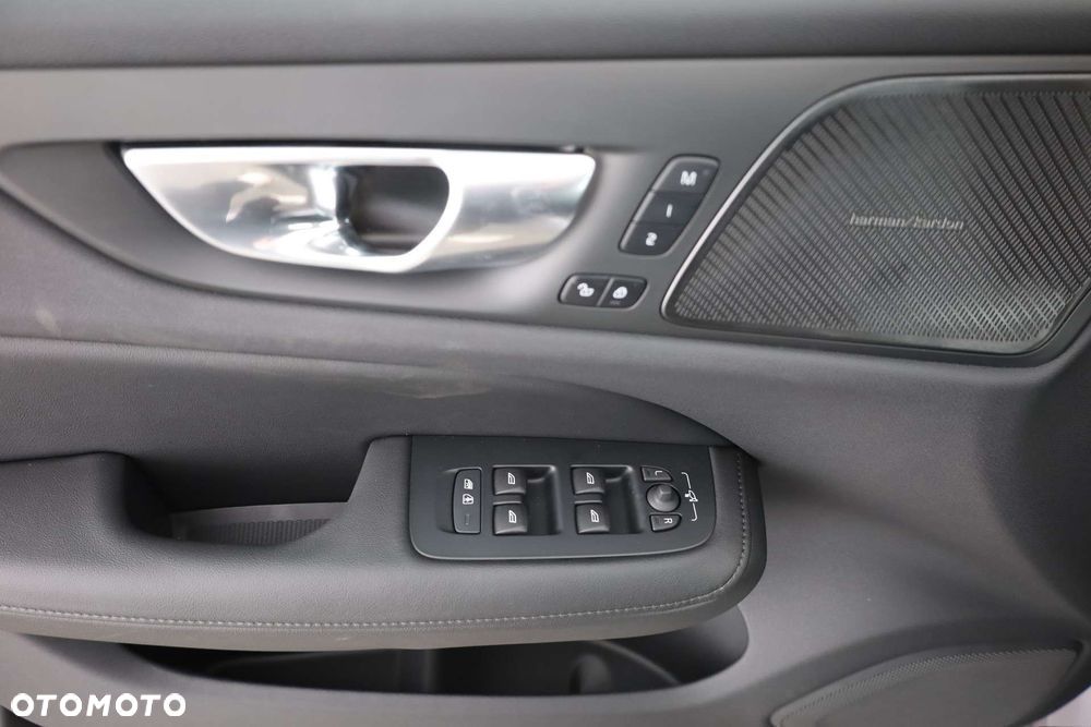 Volvo V60 B4 B Plus Dark - 12