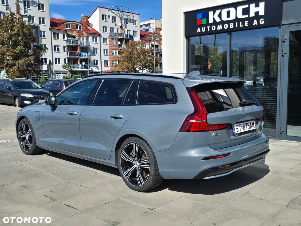 Volvo V60 T6 AWD Plug-In Hybrid Plus Dark - 3