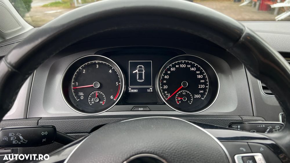 Volkswagen Golf 1.6 TDI DPF BlueMotion - 13