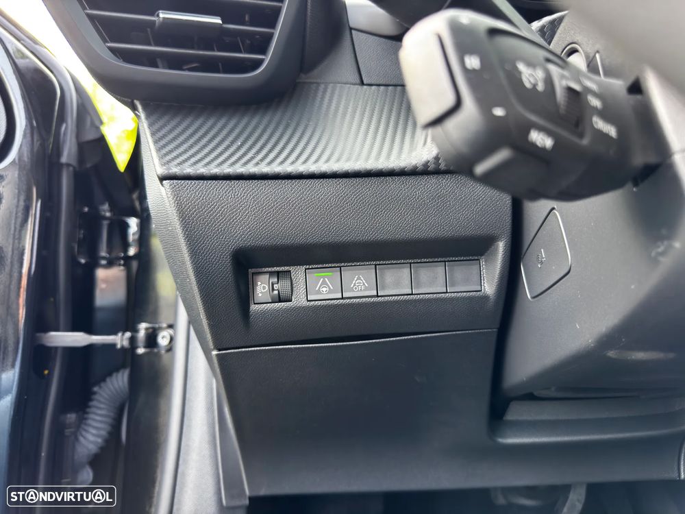 Peugeot e-208 Allure - 17