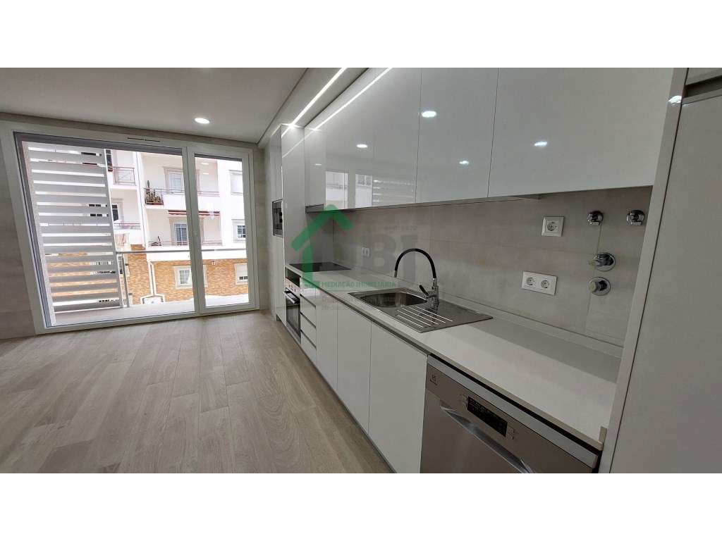 FABULOSO T2 DUPLEX NOVO - Boas áreas, 2 Suites! - Grande imagem: 2/19