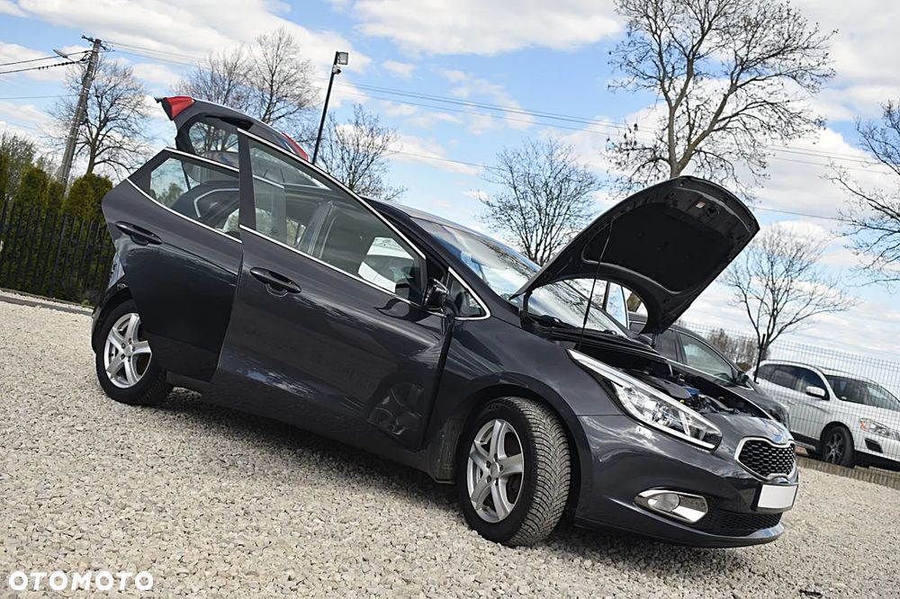 Kia Ceed 1.6 GDI Dream Team Edition - 17