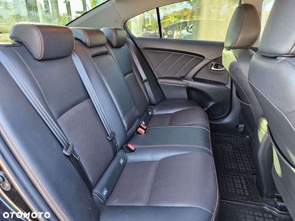 Toyota Avensis 1.8 Premium EU5 - 26