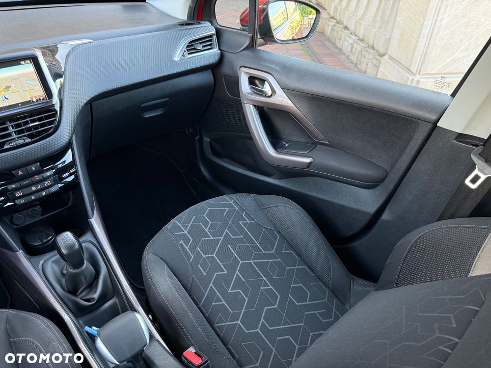 Peugeot 2008 1.2 Pure Tech Style S&S - 35