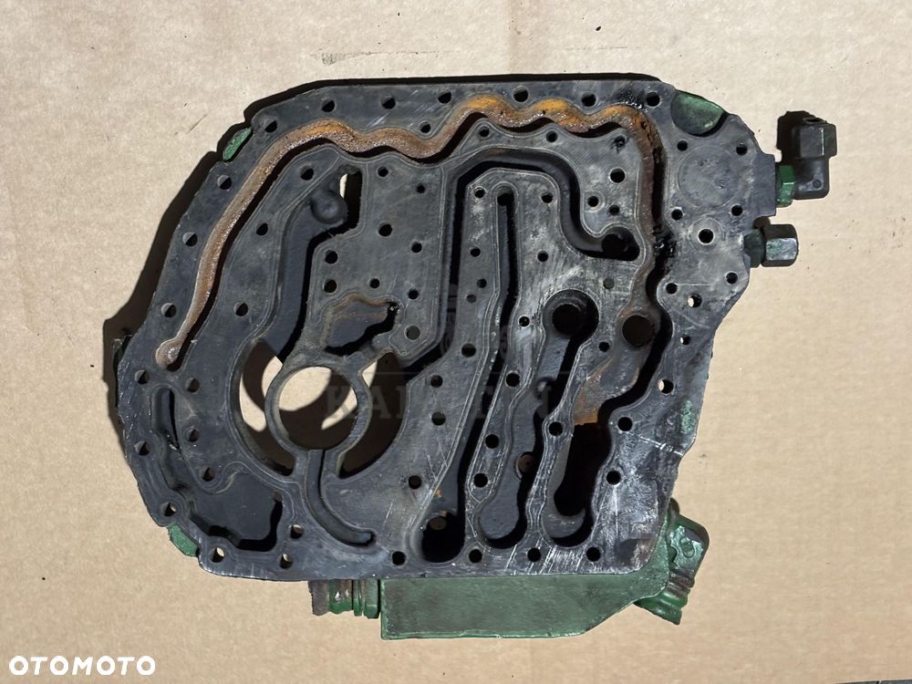 John Deere 6320 6420 6520 6620 6820 6920 Pokrywa Przednia Obudowa Skrzyni 2092401129 L171235 - 2