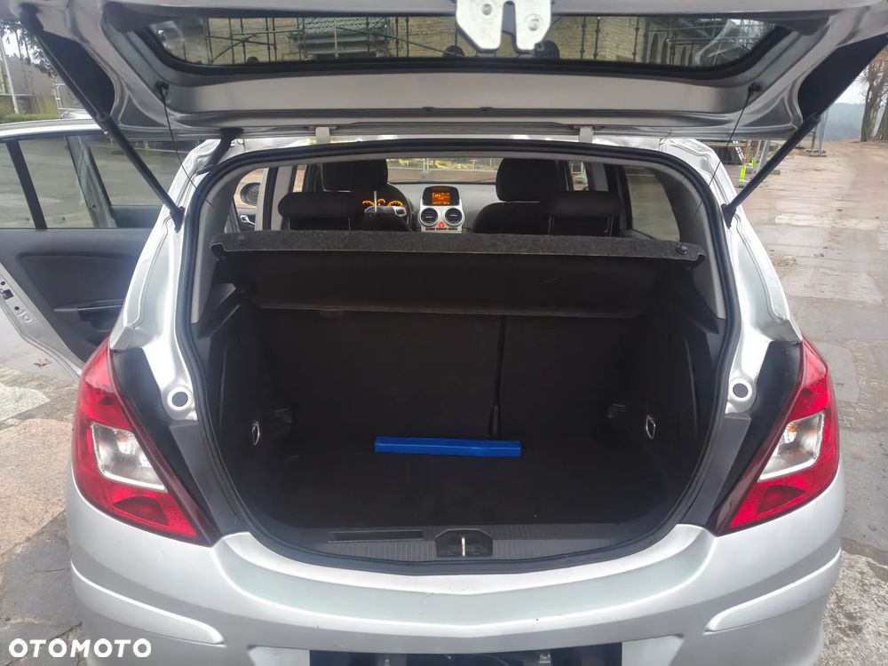 Opel Corsa 1.4 16V Satellite - 17