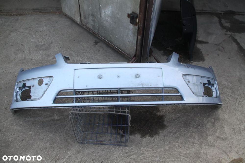 Ford Focus MK2 zderzak przedni 2004-2008 niebieski