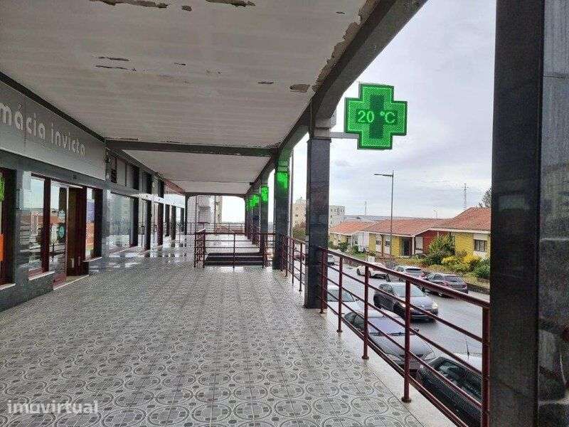 Apartamento T2 com Garagem e Vistas Desafogadas – Vilar do Paraíso - Grande imagem: 2/15