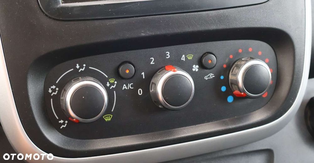 Renault Trafic - 25