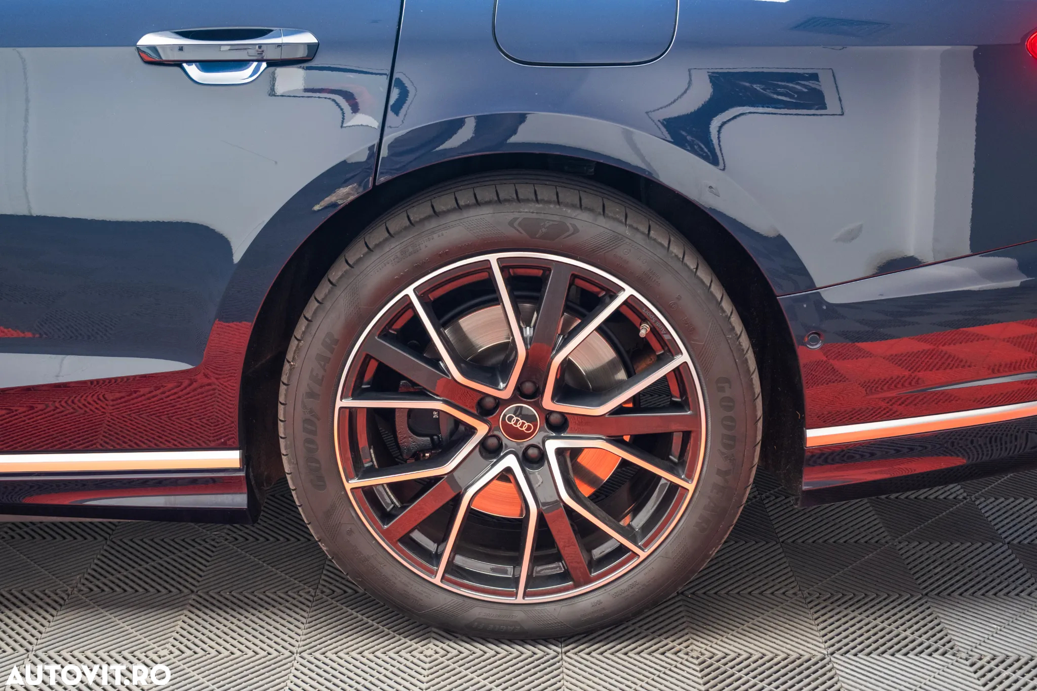 Audi A8 60 TFSI e quattro Tiptronic PHEV - 11