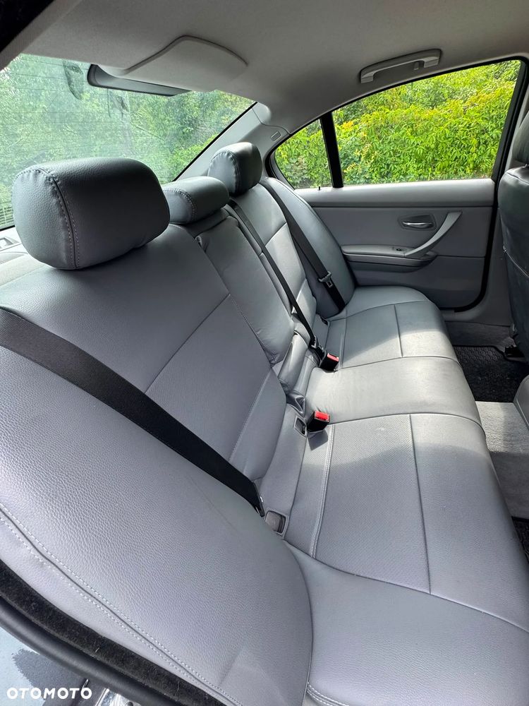 BMW Seria 3 318i - 28