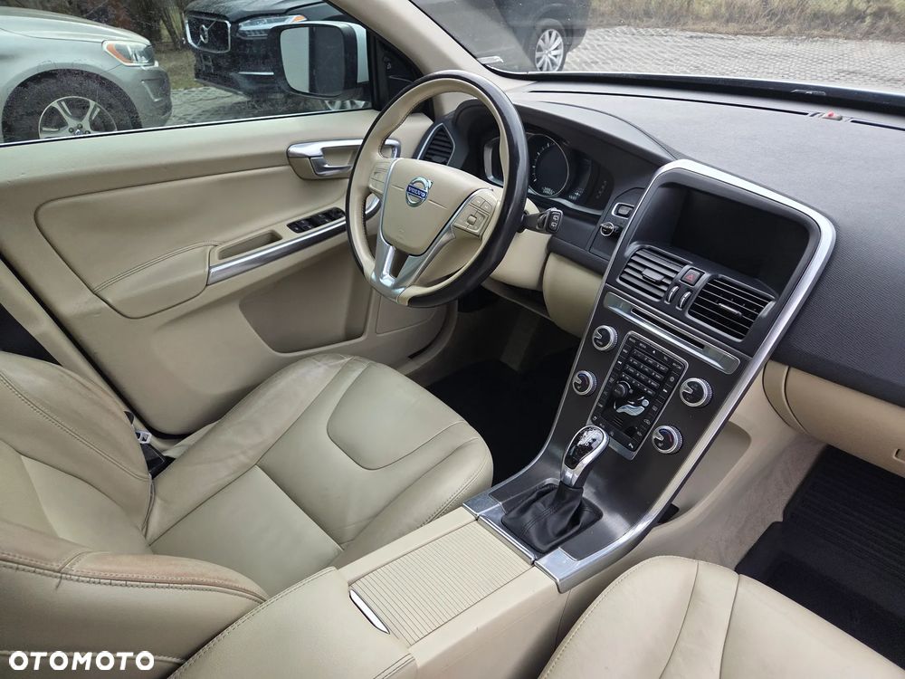 Volvo XC 60 T5 Drive-E Momentum - 11