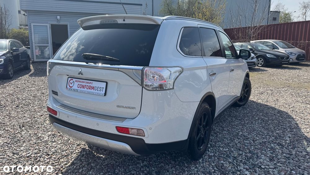 Mitsubishi Outlander 2.0 4WD Invite - 15