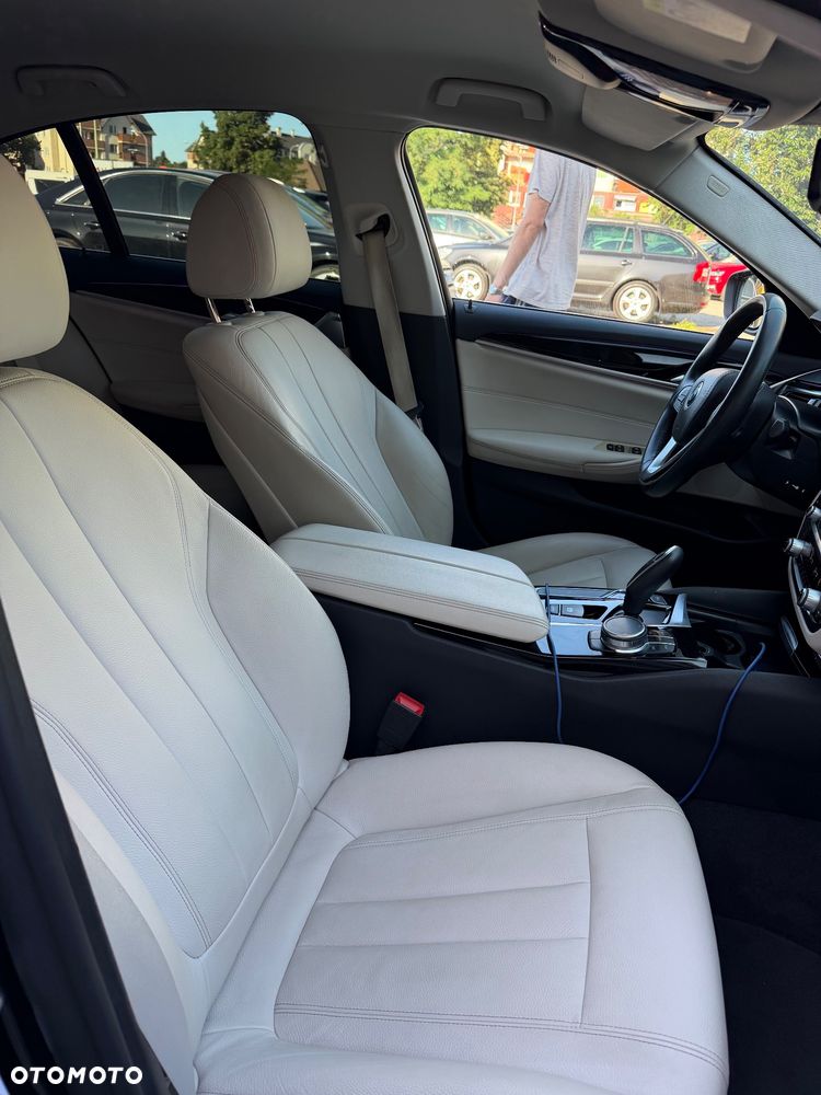 BMW Seria 5 520i - 25