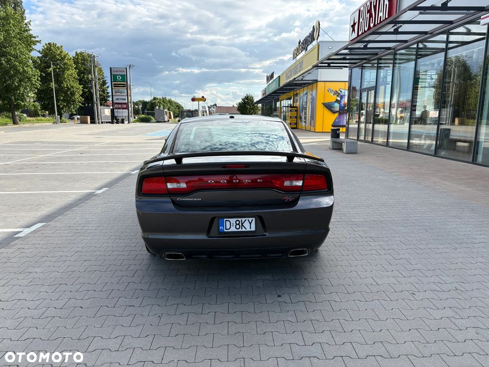 Dodge Charger 5.7 V8 RT - 8