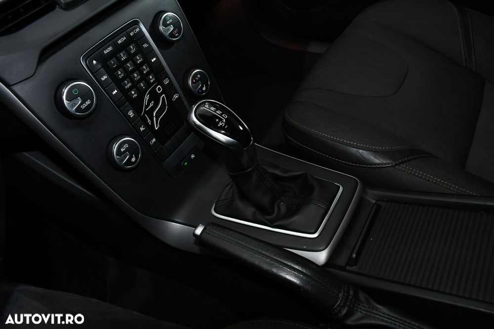 Volvo V40 Cross Country D3 Geartronic Momentum - 13