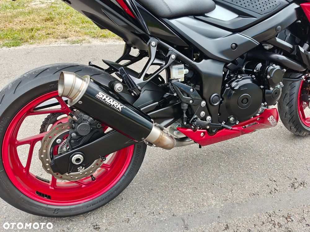 Suzuki GSX - 22