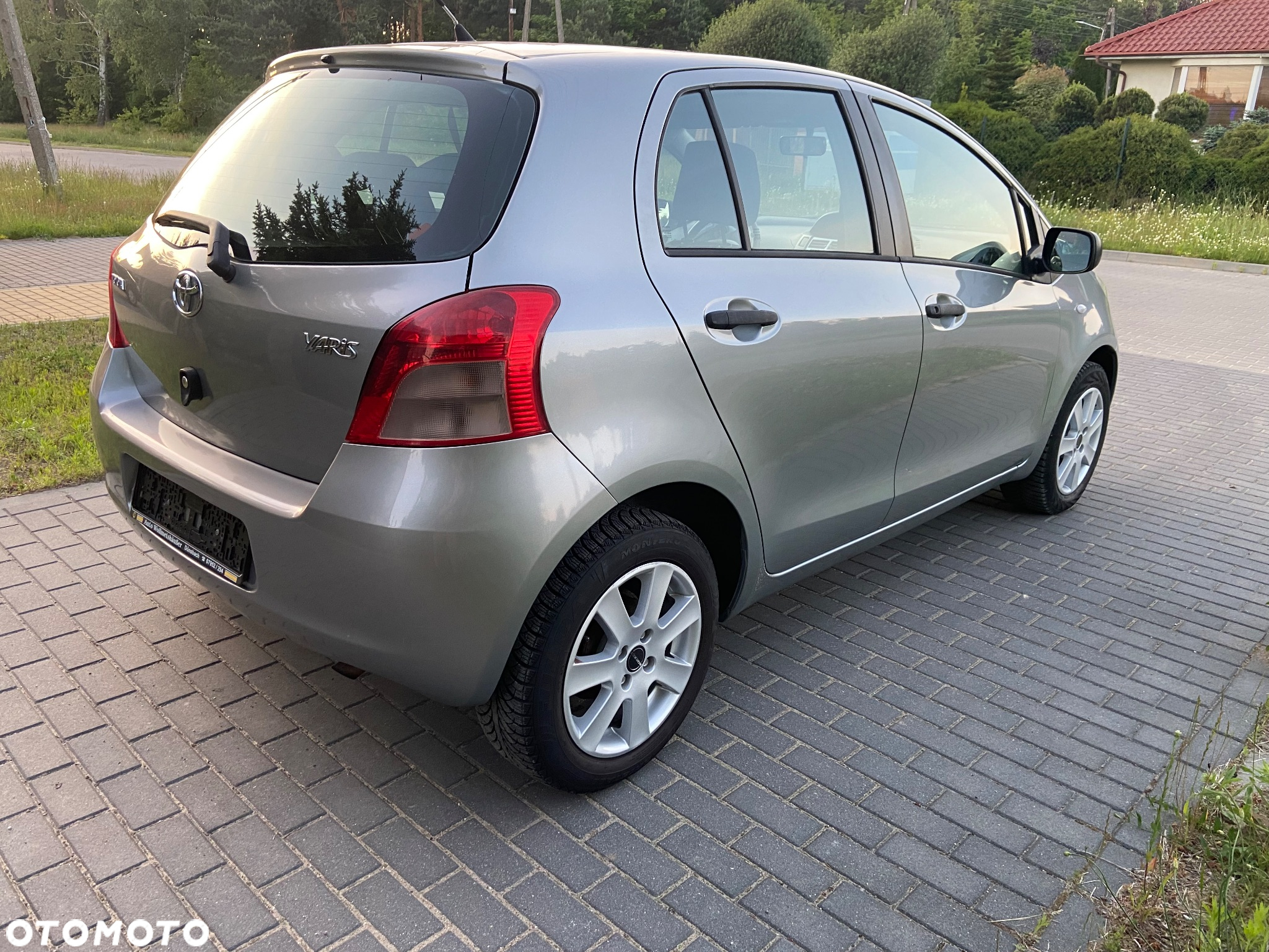 Toyota Yaris 1.3 VVT-i Executive - 4