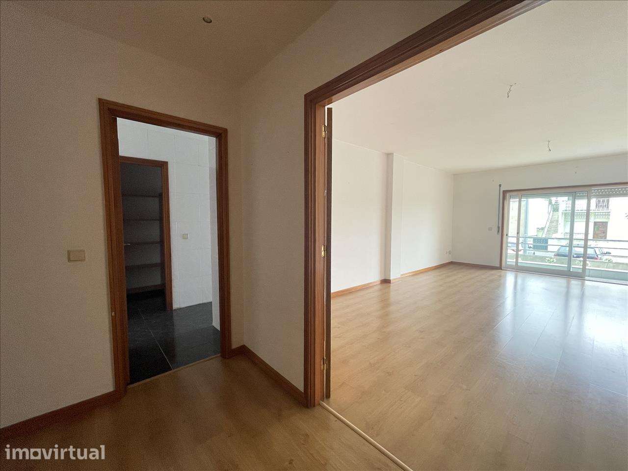 Oportunidade Apartamento T2 com Logradouro em Vila Nova de Gaia - Grande imagem: 2/30