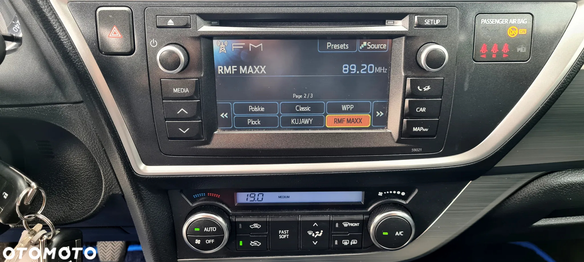 Toyota Auris 1.6 Premium - 17