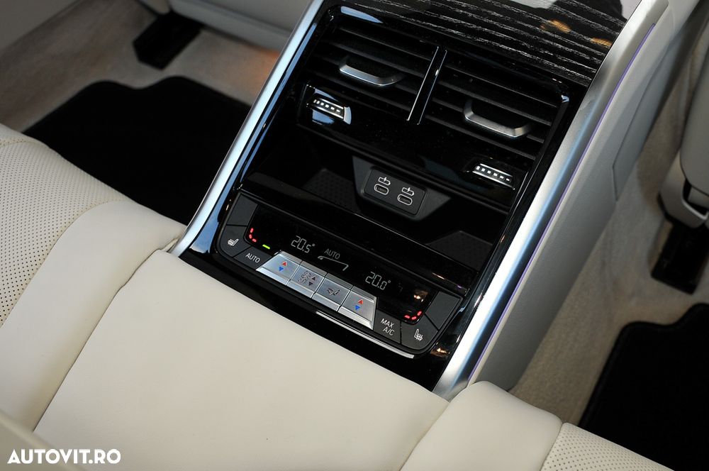 BMW M8 Competition - 34
