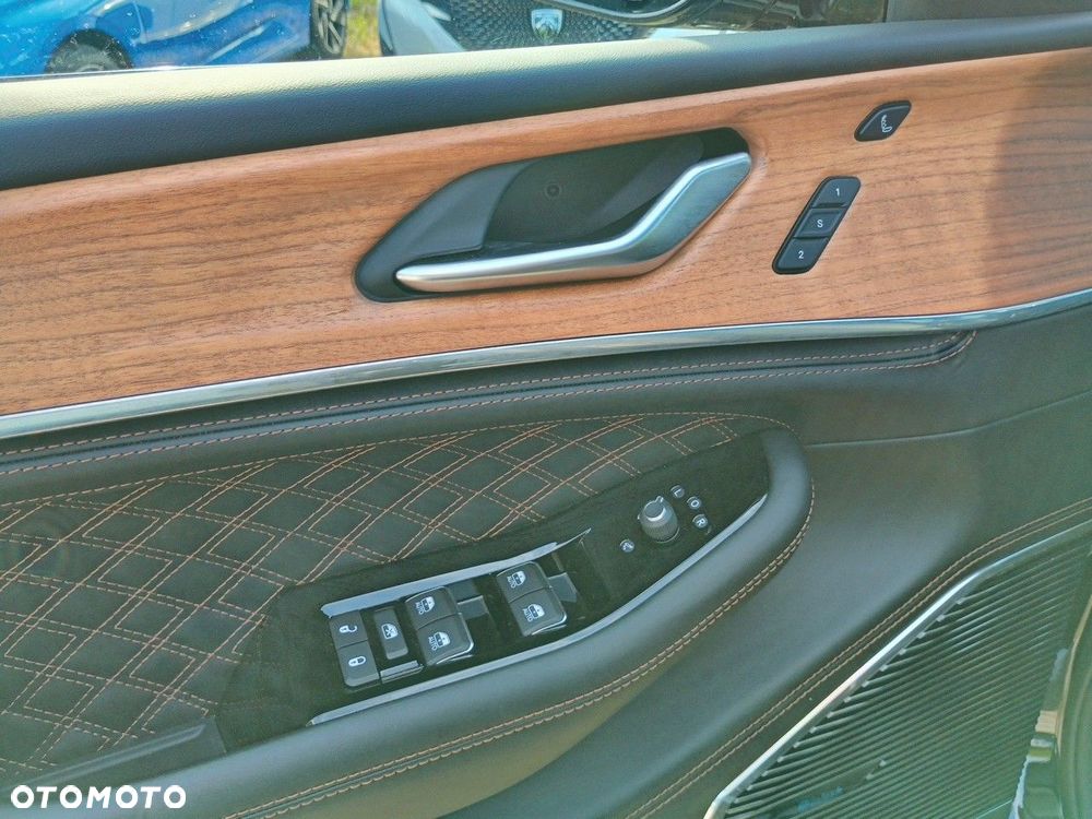 Jeep Grand Cherokee - 21