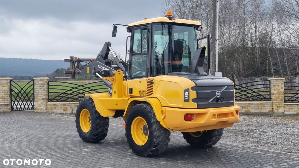 Volvo L30G/Maszyna sprowadzona/ 4749h/ - 9