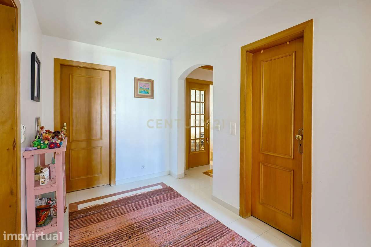 Excelente Apartamento T3 no Feijó – Conforto, Luminosidade e Centralid - Grande imagem: 4/32