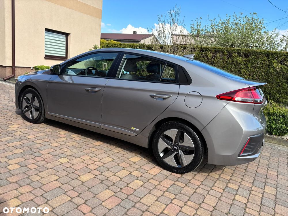 Hyundai IONIQ - 9
