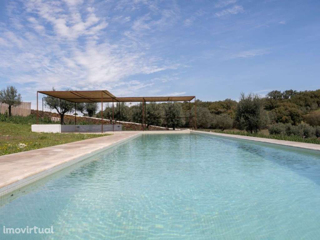 Moradia T3 em monte de três hectares com piscina em Vila Viçosa - Grande imagem: 2/26