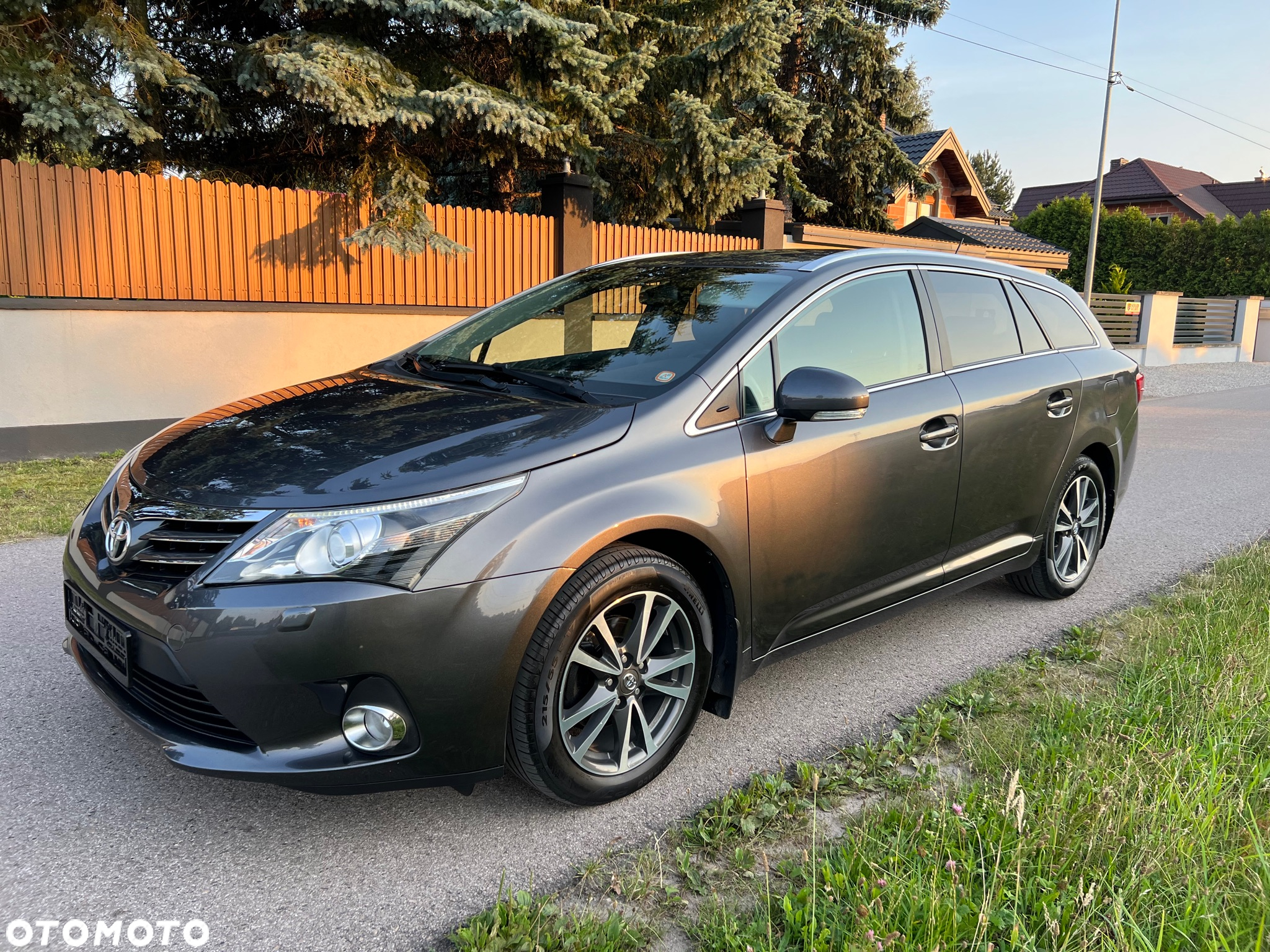 Toyota Avensis 1.8 Premium - 16