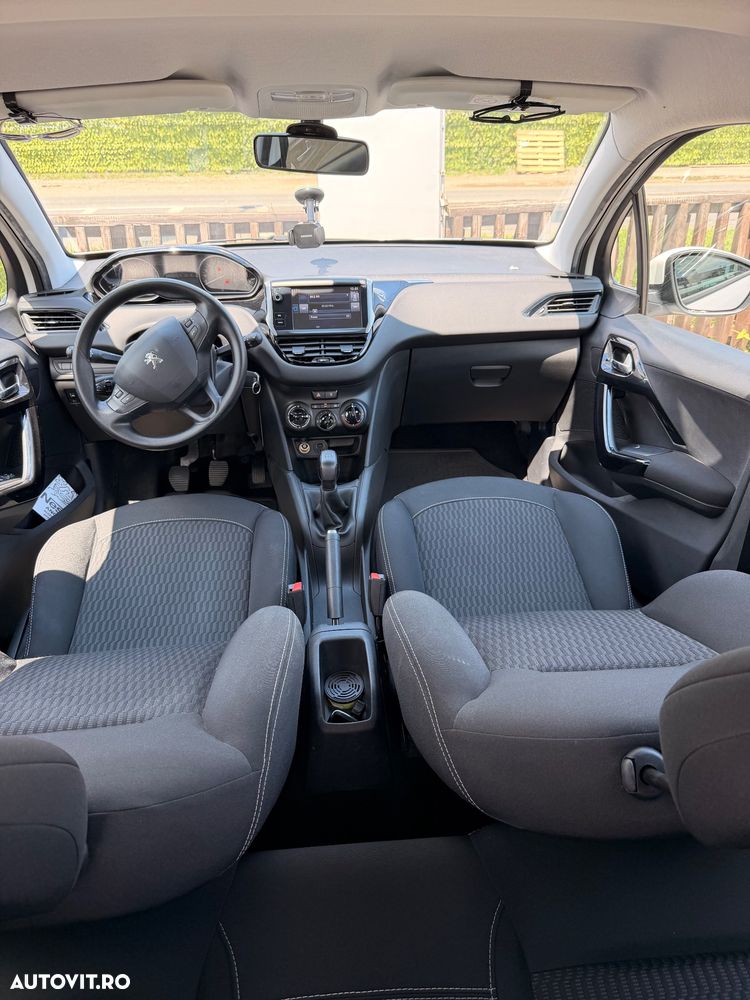 Peugeot 208 1.2 L PureTech Active - 8