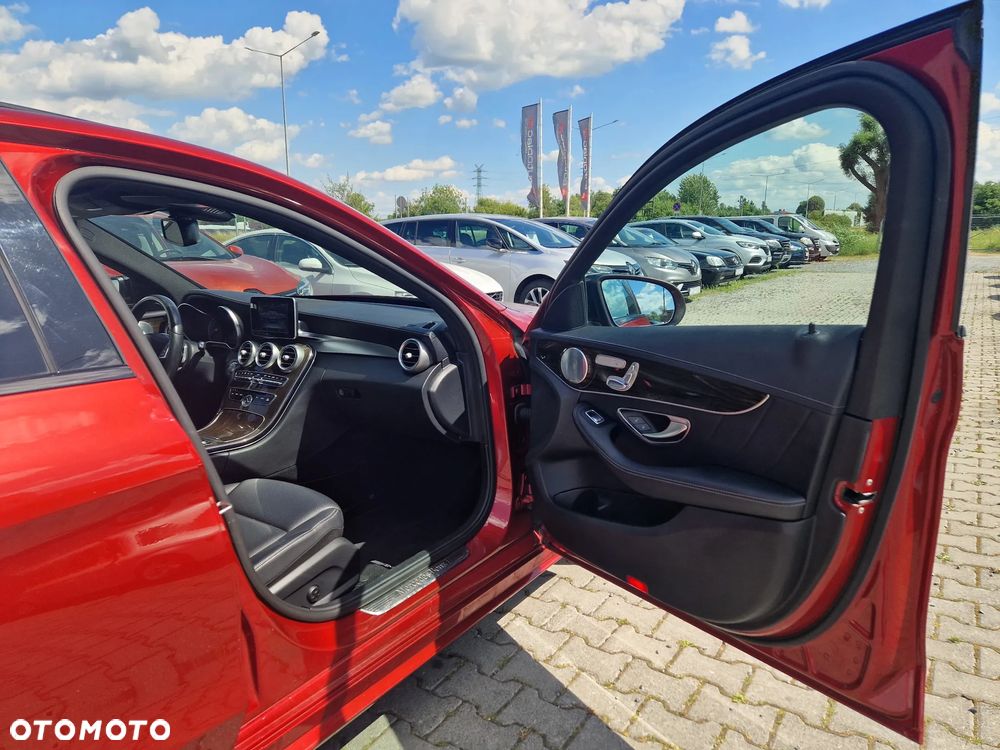 Mercedes-Benz Klasa C 300 T 9G-TRONIC AMG Line - 32