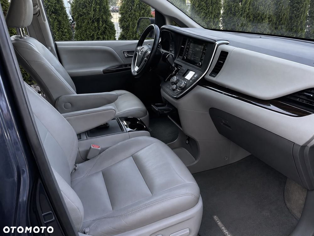 Toyota Sienna 3.5 V6 - 7