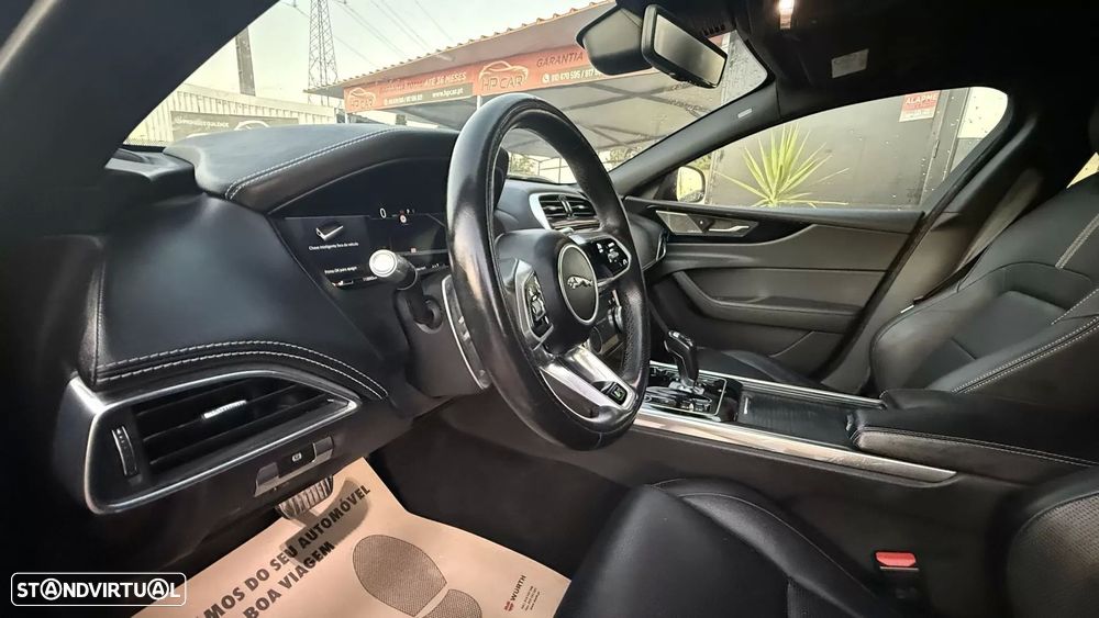 Jaguar XE 2.0 D200 R-Dynamic S - 38