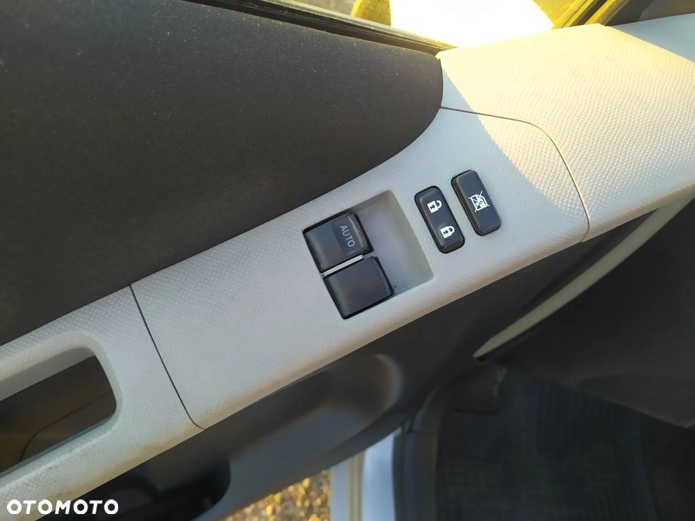 Toyota Yaris - 10