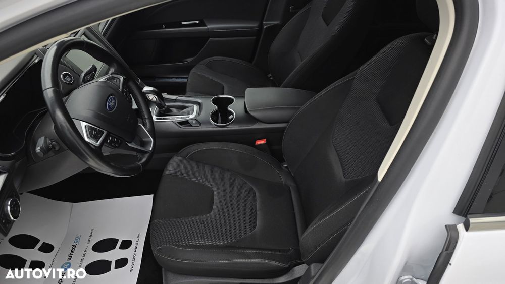 Ford Mondeo 2.0 HEV Titanium - 12