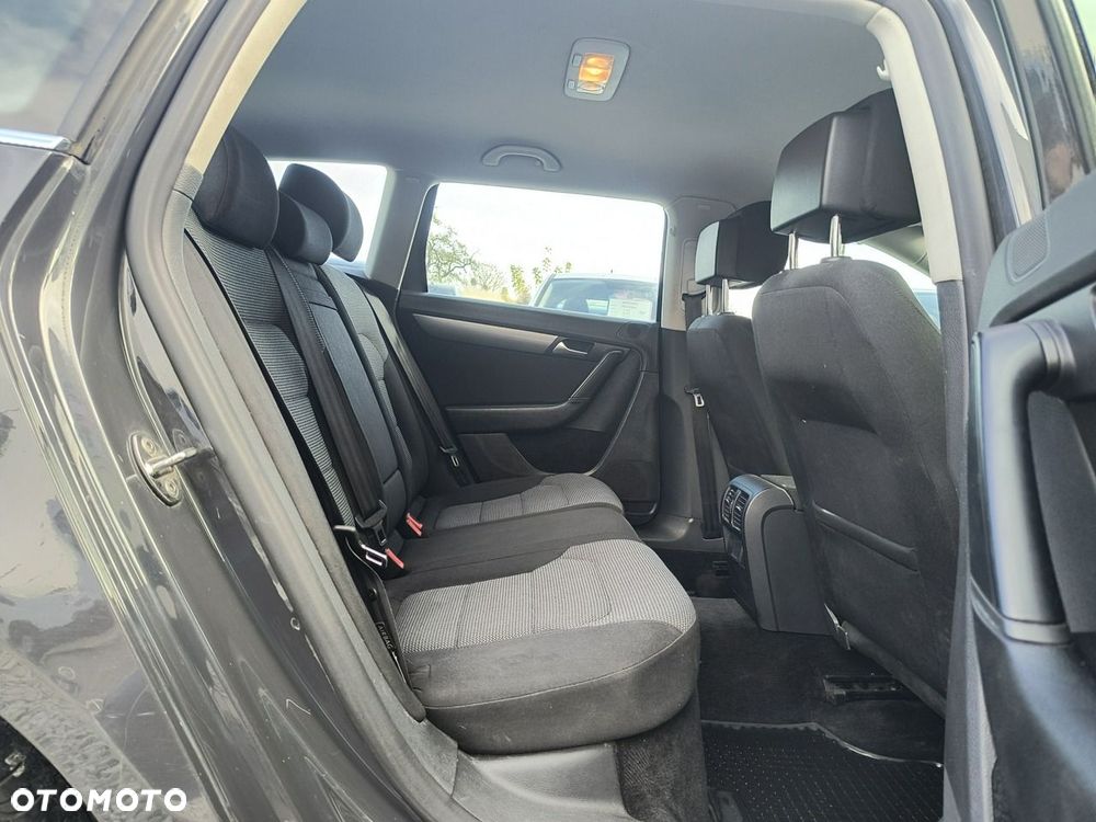 Volkswagen Passat - 16