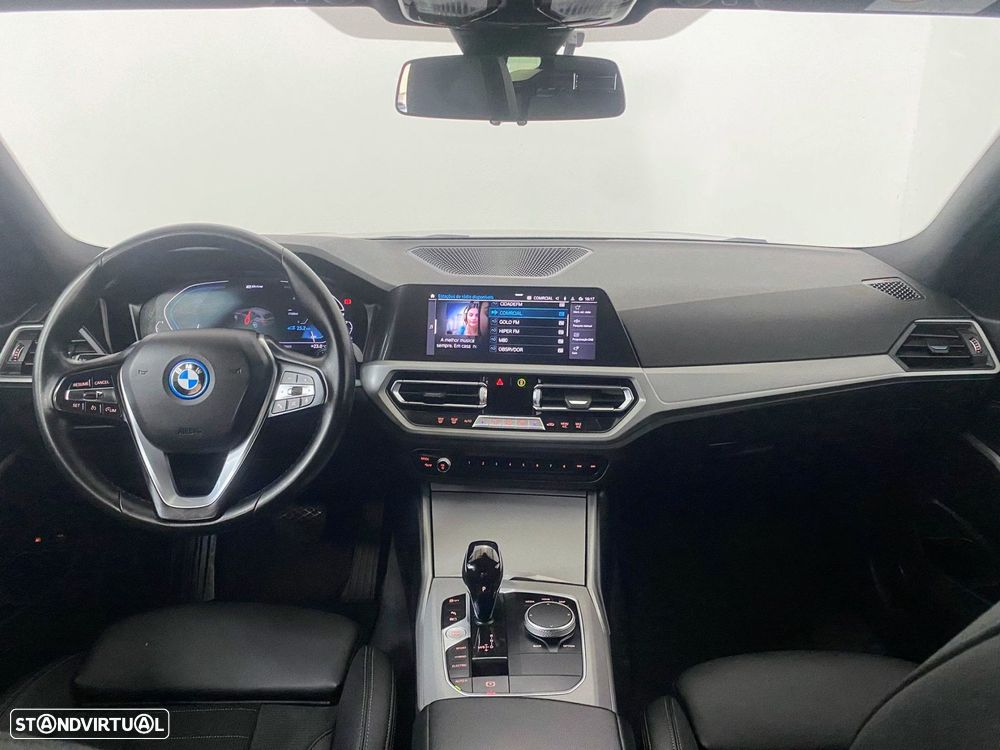 BMW 320 e Touring Corporate Edition Auto - 13