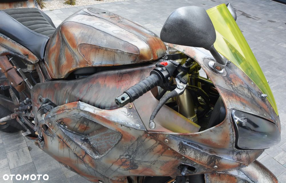 Yamaha R1 - 8