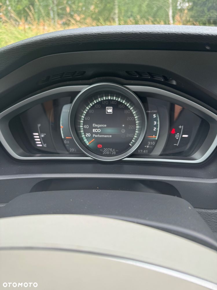 Volvo V40 D2 Drive-E R-Design Momentum - 36