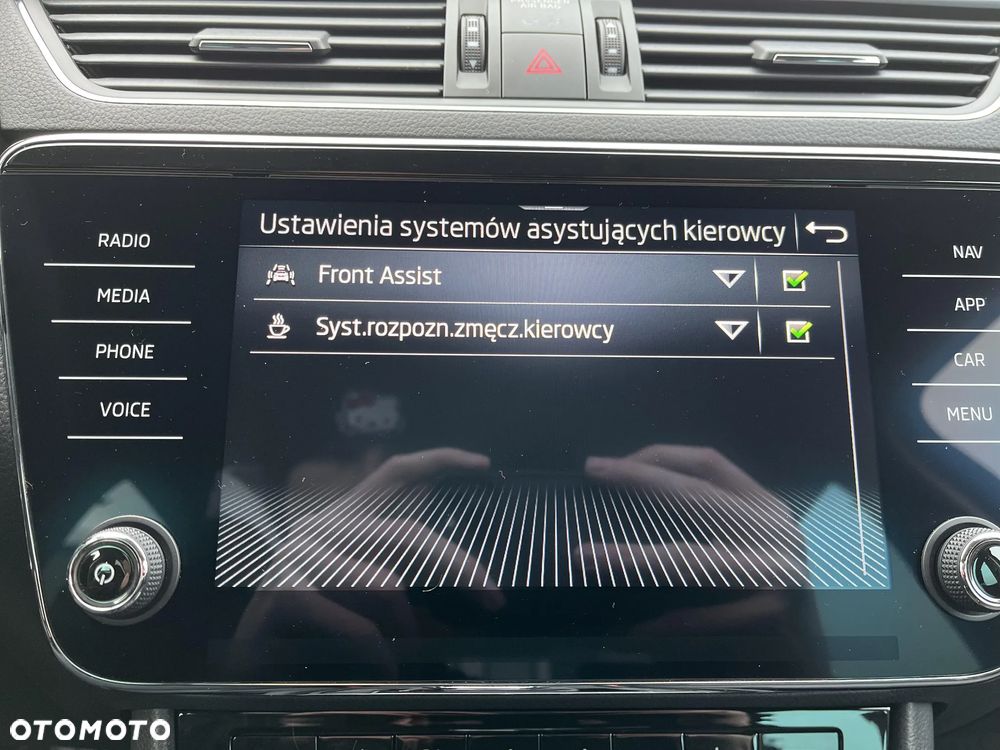 Skoda Superb 2.0 TDI DSG Style - 36